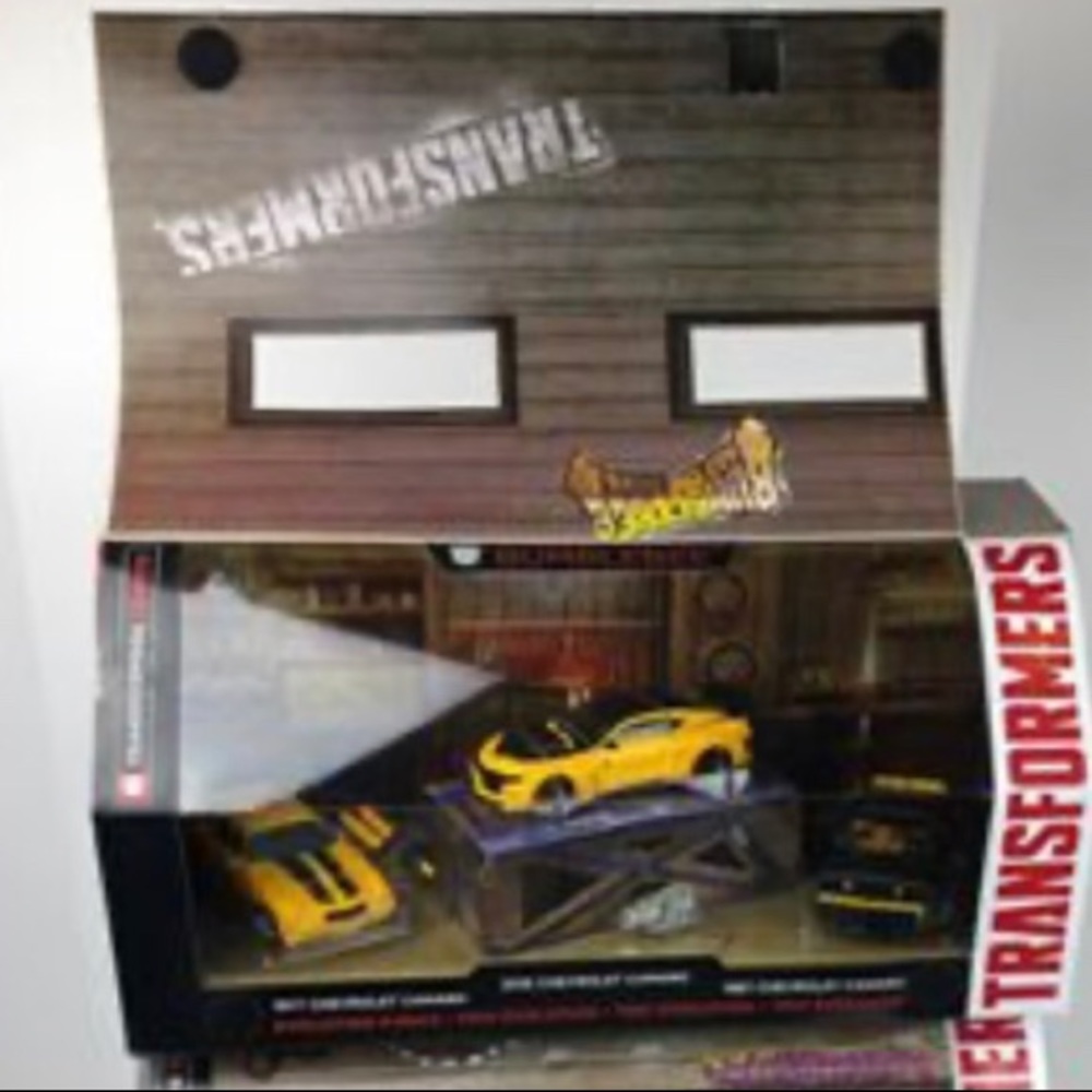 SOLD-Transformers Tribute Deluxe Class BumbleBee Evolution 3-Pack Garage Edition
